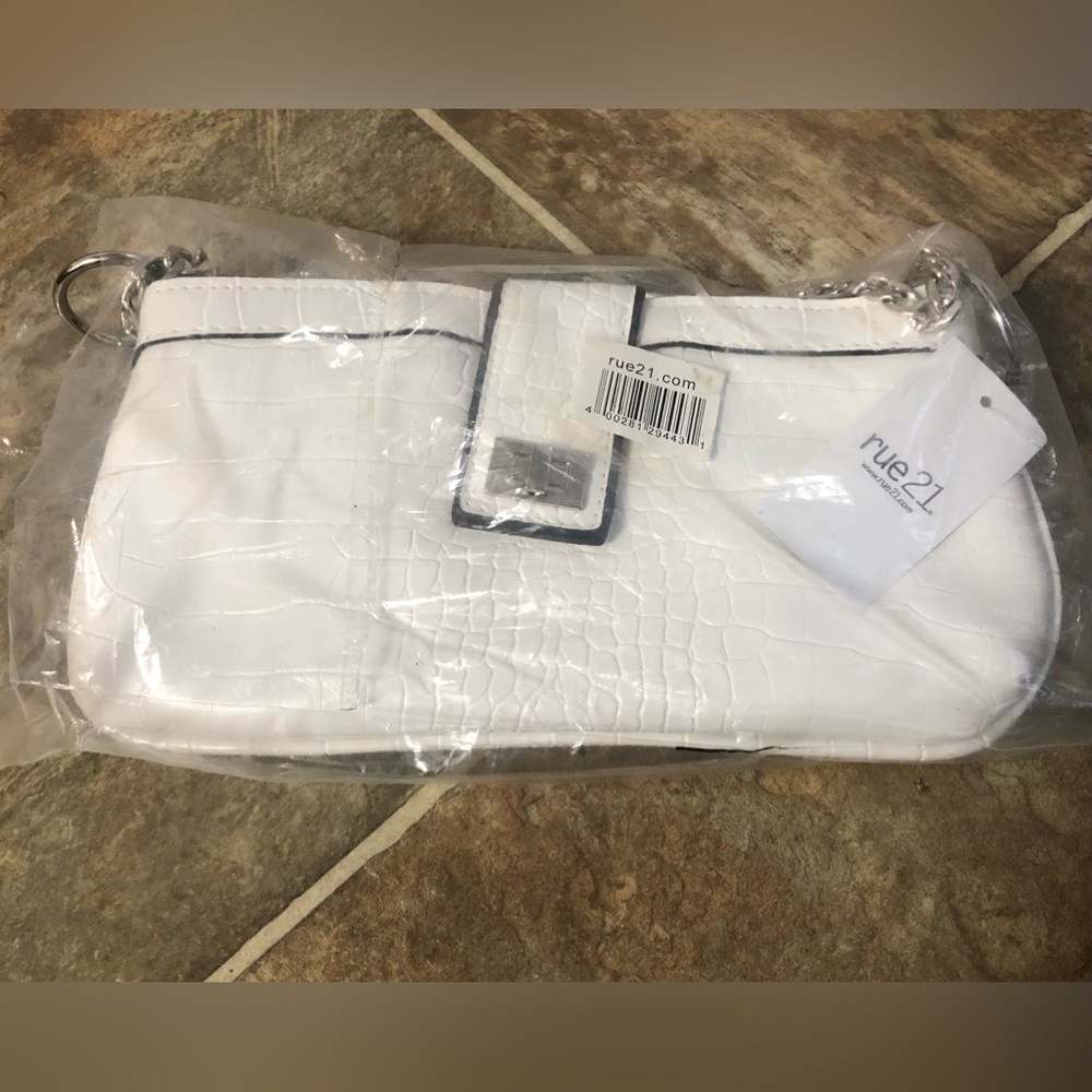 2 WOMENS RUE21 HANDBAGS
